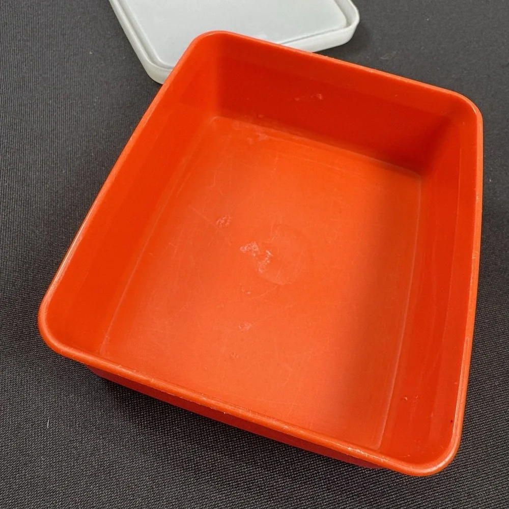 VTG Small Tupperware Plastic Storage Container #1516-1W/‎ Lid